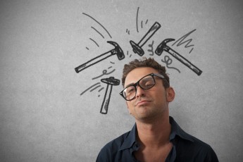 10 cauze surprinzatoare ale durerilor de cap